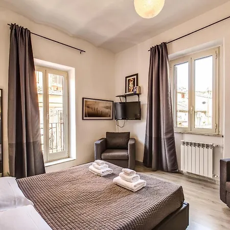 Apartamento Lovely With Balcony In Campo De' Fiori