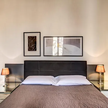 Lovely With Balcony In Campo De' Fiori
