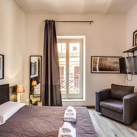 Lovely With Balcony In Campo De' Fiori * Roma