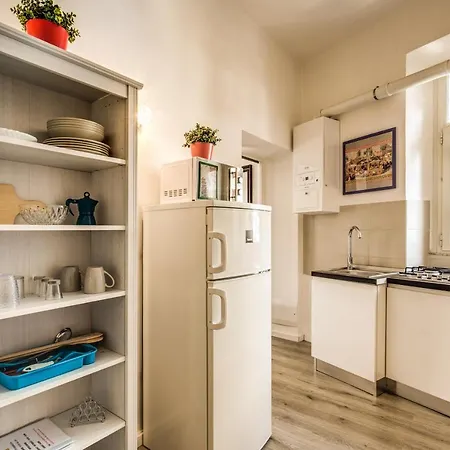 Lovely With Balcony In Campo De' Fiori