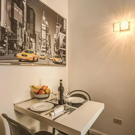 Lovely With Balcony In Campo De' Fiori Apartment Rome