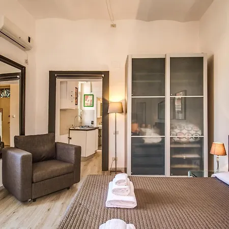 Lovely With Balcony In Campo De' Fiori Apartment *