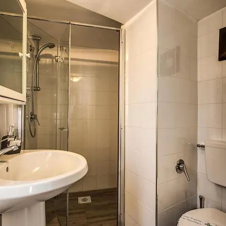 Lovely With Balcony In Campo De' Fiori Apartment