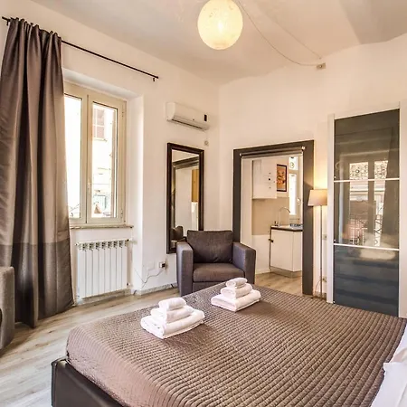Lovely With Balcony In Campo De' Fiori Apartment Rome