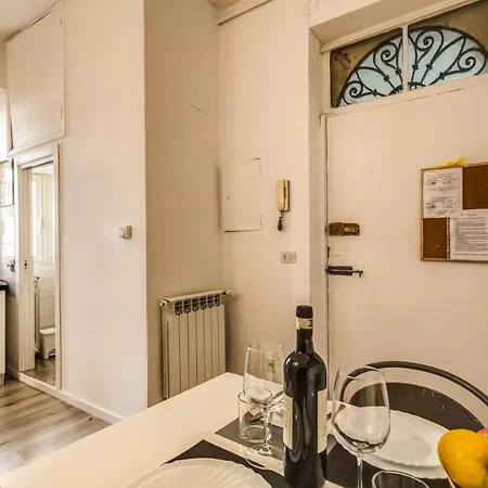 Apartment Lovely With Balcony In Campo De' Fiori