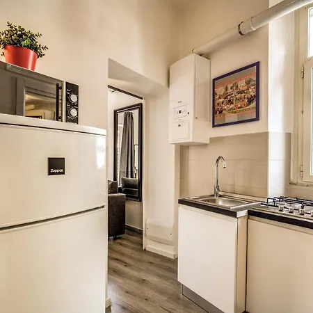 Lovely With Balcony In Campo De' Fiori Apartment